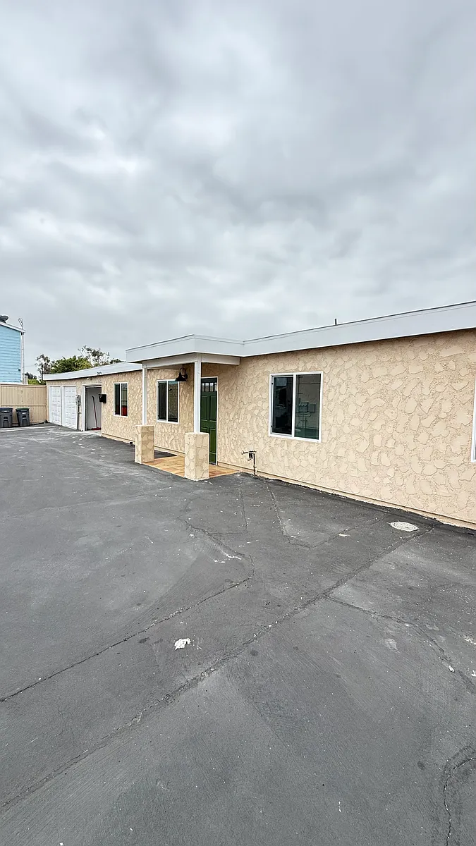 Building Photo - 22619 Figueroa