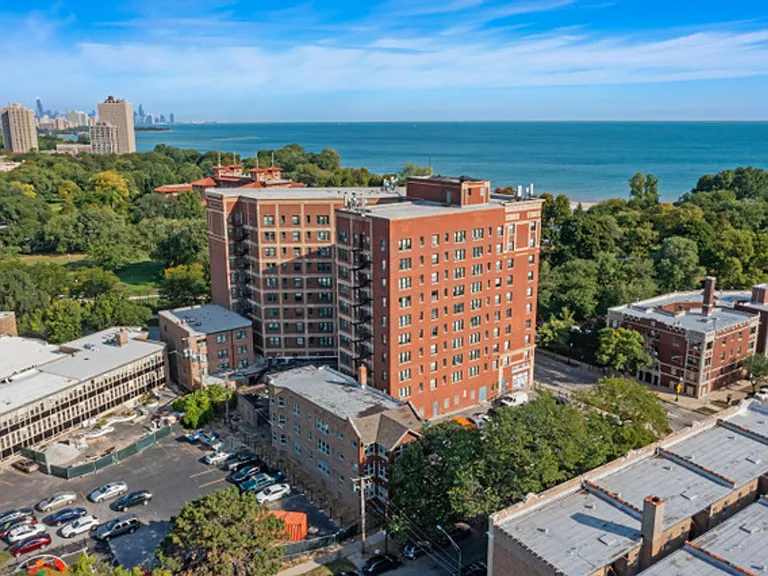 Stunning Large One Bedroom, Lake View, Elevator Building — Photo 18