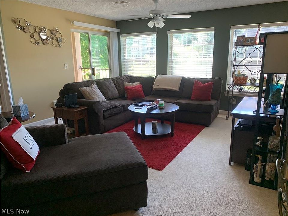 1st image of 220 Fox Hollow Dr APT 109