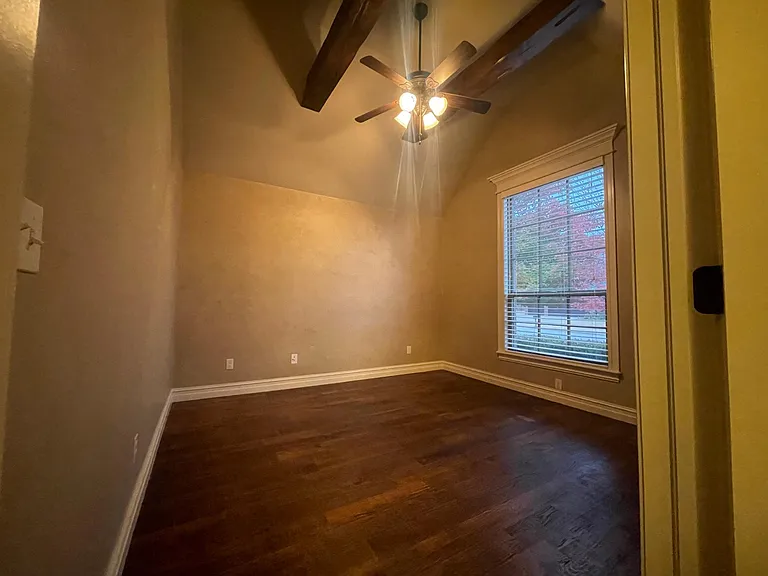 1400 W Ulysses St — Photo 7