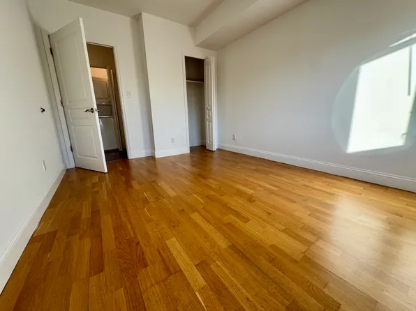 900 Lenox Road image 13 of 25