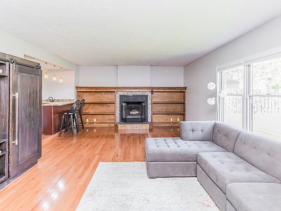 5th image of 4112 W Coventry Dr
