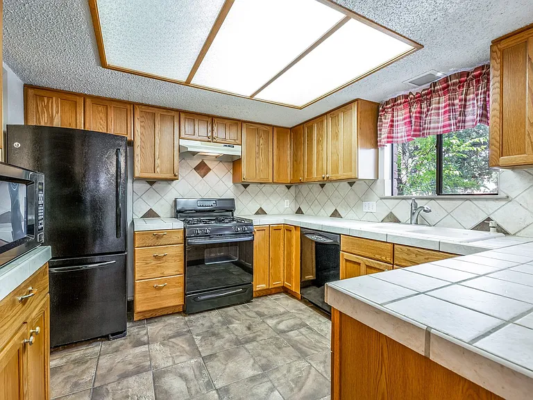1006 Silbury Dr — Photo 8