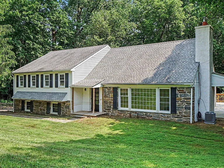 31 Beacon Hill Ct — Photo 1