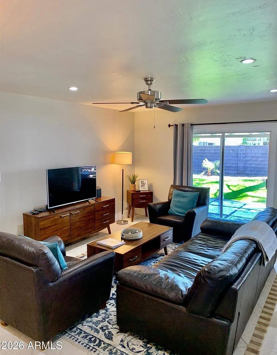 3 bed, 1386 sqft, $3,400 — Photo 4