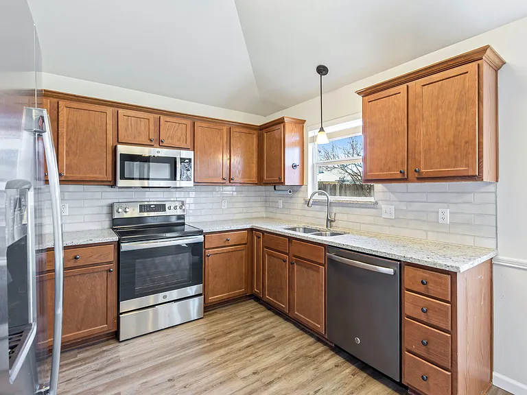 7807 Fieldstone Dr — Photo 9