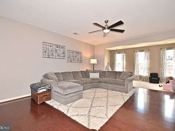 2nd image of 7913 Crescent Park Dr #136