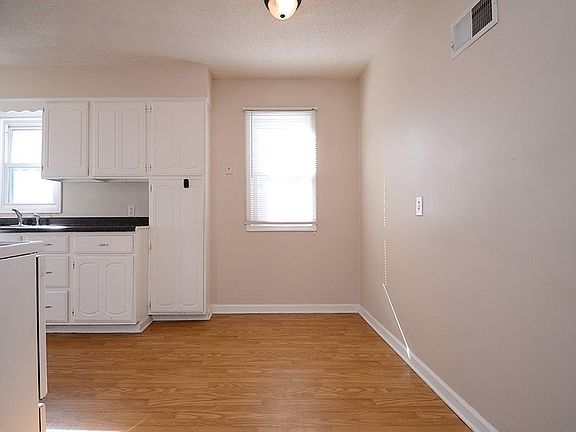 3rd image of 6249 S 41st St