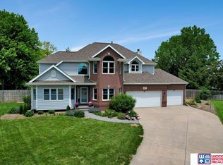 8210 Knoll View Ct, Lincoln, NE 68506