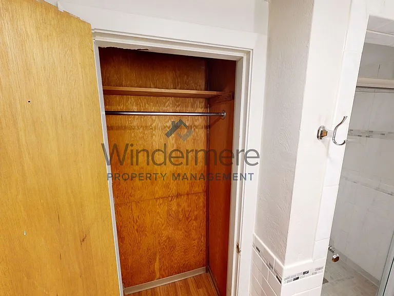 240 E Poplar St — Photo 9