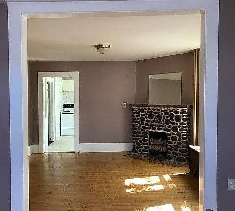 3rd image of 512 N 1st Ave W