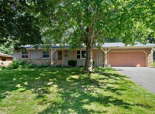 2974 Winthrop Dr N, Maplewood, MN 55109