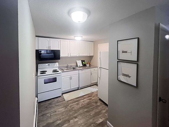 3rd image of 376 Harvard St #24