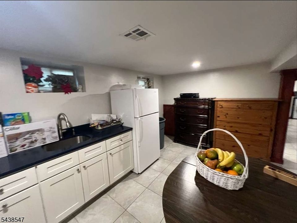 2nd image of 736 Pennington St #B