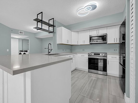 2nd image of 1010 Villa Circle