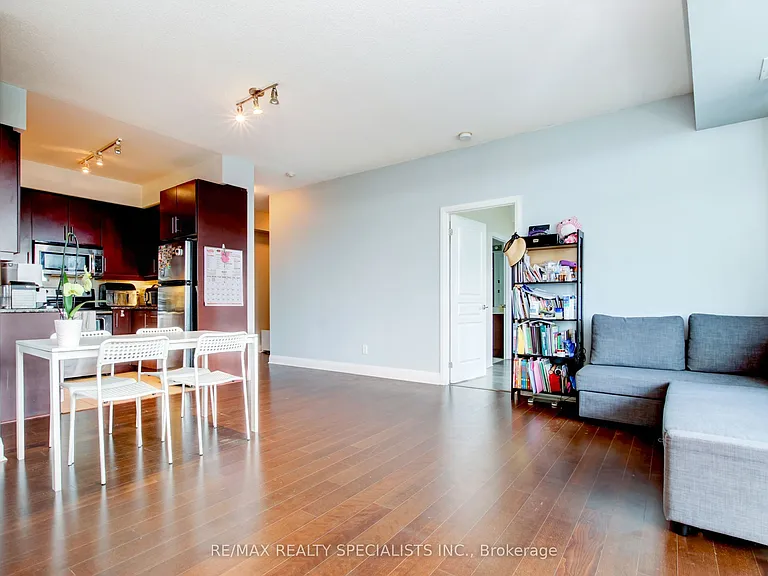 1 Hurontario St #1005 — Photo 8