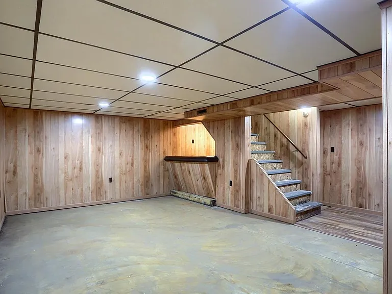 426 Linden St — Photo 16