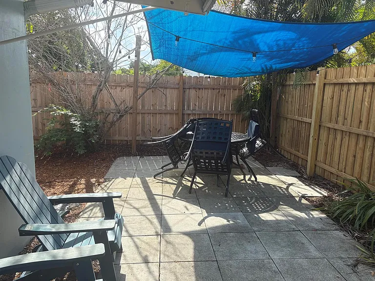 501 SW 11th St — Photo 14