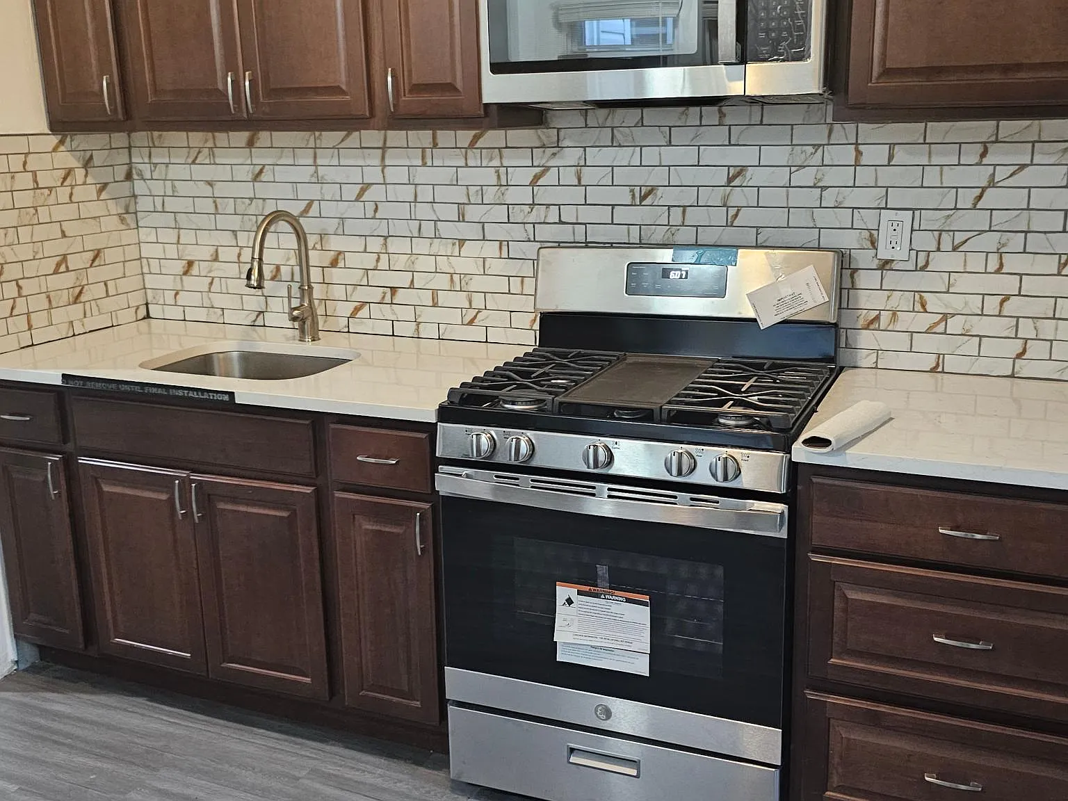 3 bed, 1.5 bath, 1500 sqft, $2,900 — Photo 2