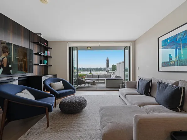 210 Salter St #Townhouse 210, New Westminster, BC V3M 0J9