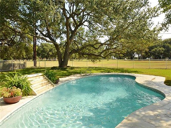 2nd image of 8908 Balcones Club Dr