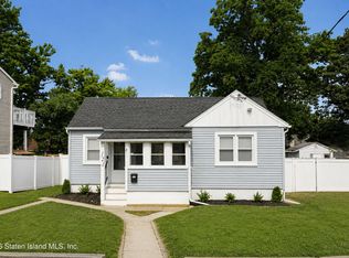 121 Seawood Dr, Keyport, NJ 07735