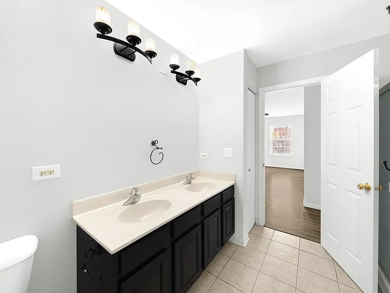 2403 Miriam Ave — Photo 21