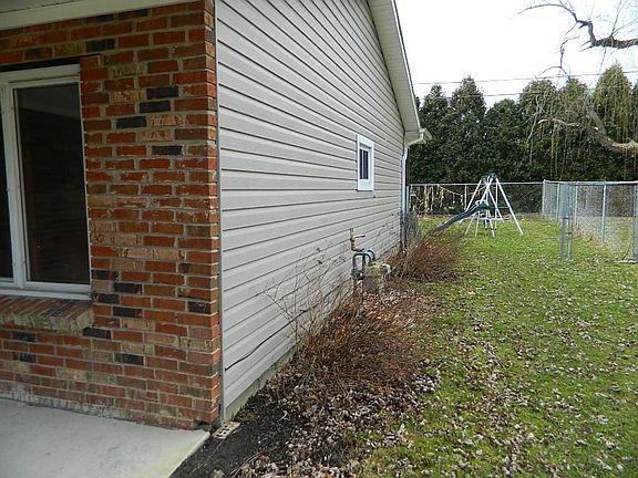 3rd image of 128 Orchard Dr