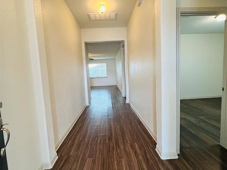 16901 Aventura Ave — Photo 3
