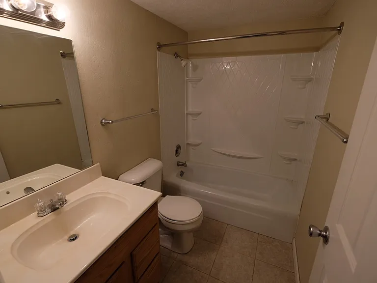 807 N Fell Ave — Photo 6