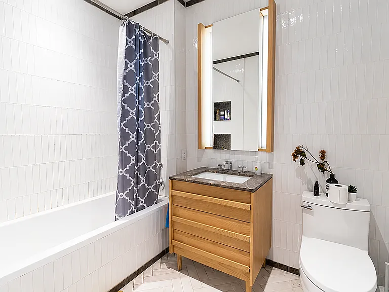 22-18 Jackson Ave #812 — Photo 8