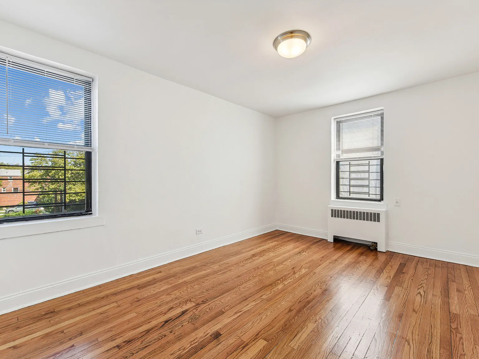 930 Sheridan Avenue — Photo 4
