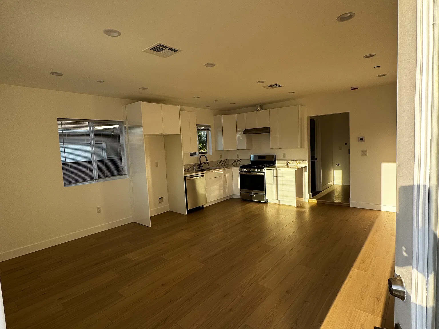 1 bed, 550 sqft, $2,150 — Photo 2
