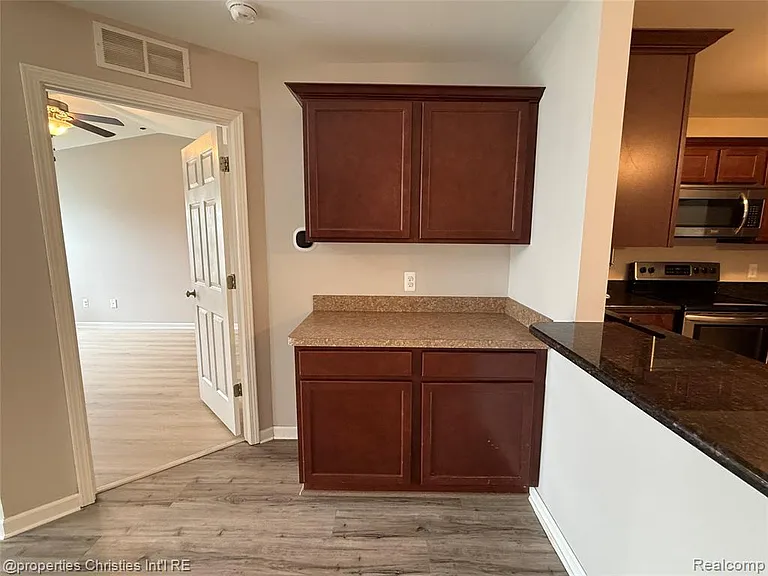 8413 Heywood Cir — Photo 11