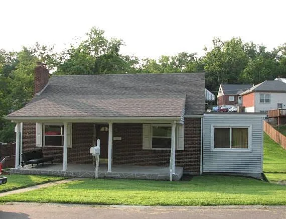 323 Riddle Pl photo 1