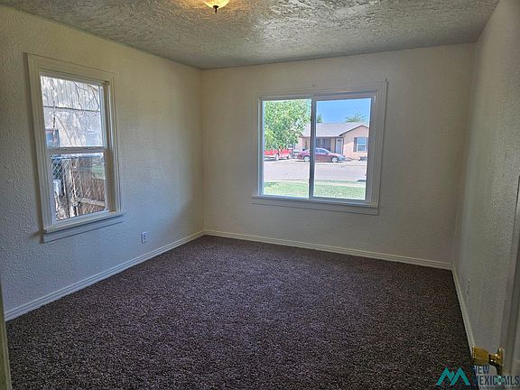 5th image of 923 W 17th St