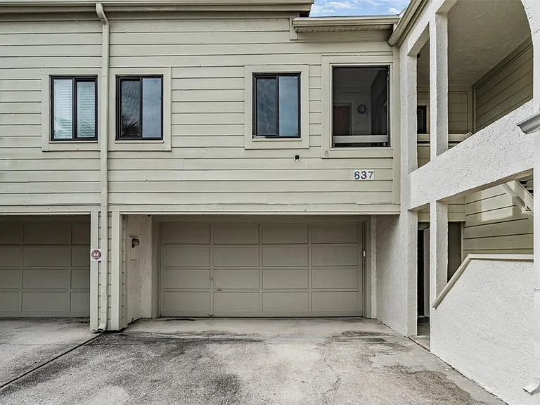637 Drake Ln N — Photo 33