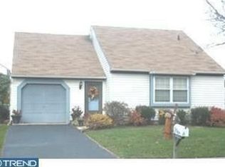 95 Oak Forest Dr, Sicklerville, NJ 08081