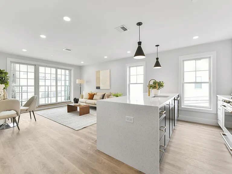 10 Geneva St #6 — Photo 2