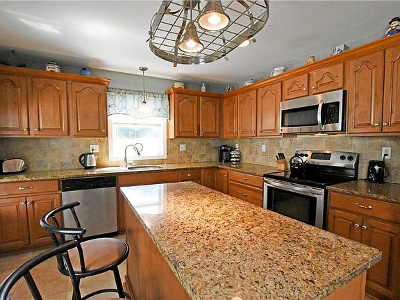 2nd image of 46 Sowams Dr
