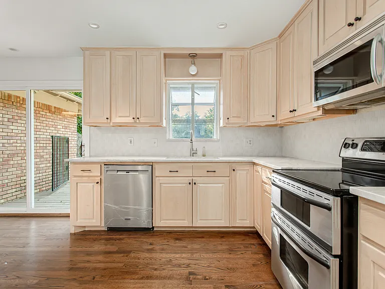 6737 Lakefair Cir — Photo 20