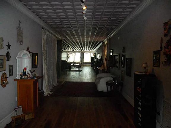 4th image of 207 E Elm St