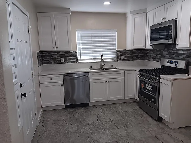 16135 Pine St — Photo 1