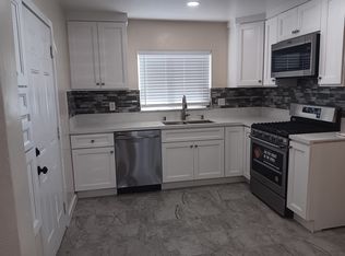 16135 Pine St, Hesperia, CA 92345