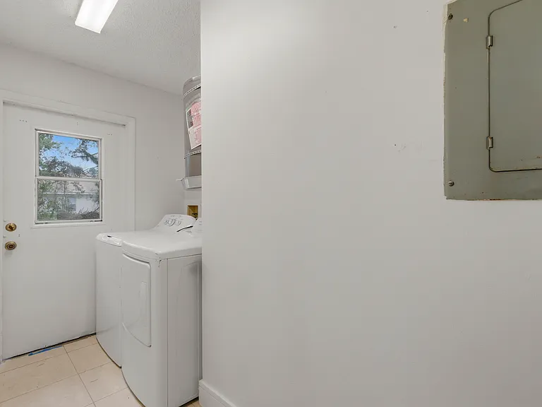 10313 Chalmer St #10313 — Photo 10