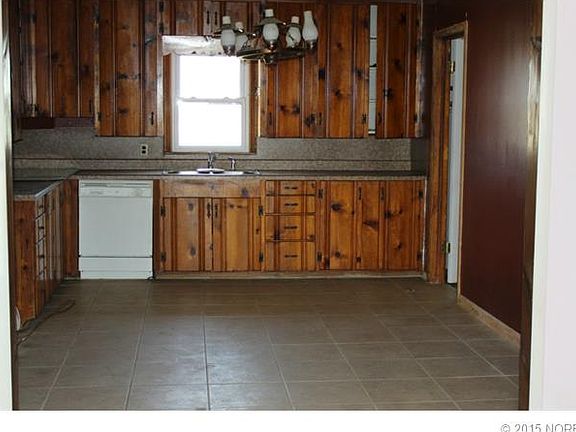 3rd image of 1601 Frost Ln