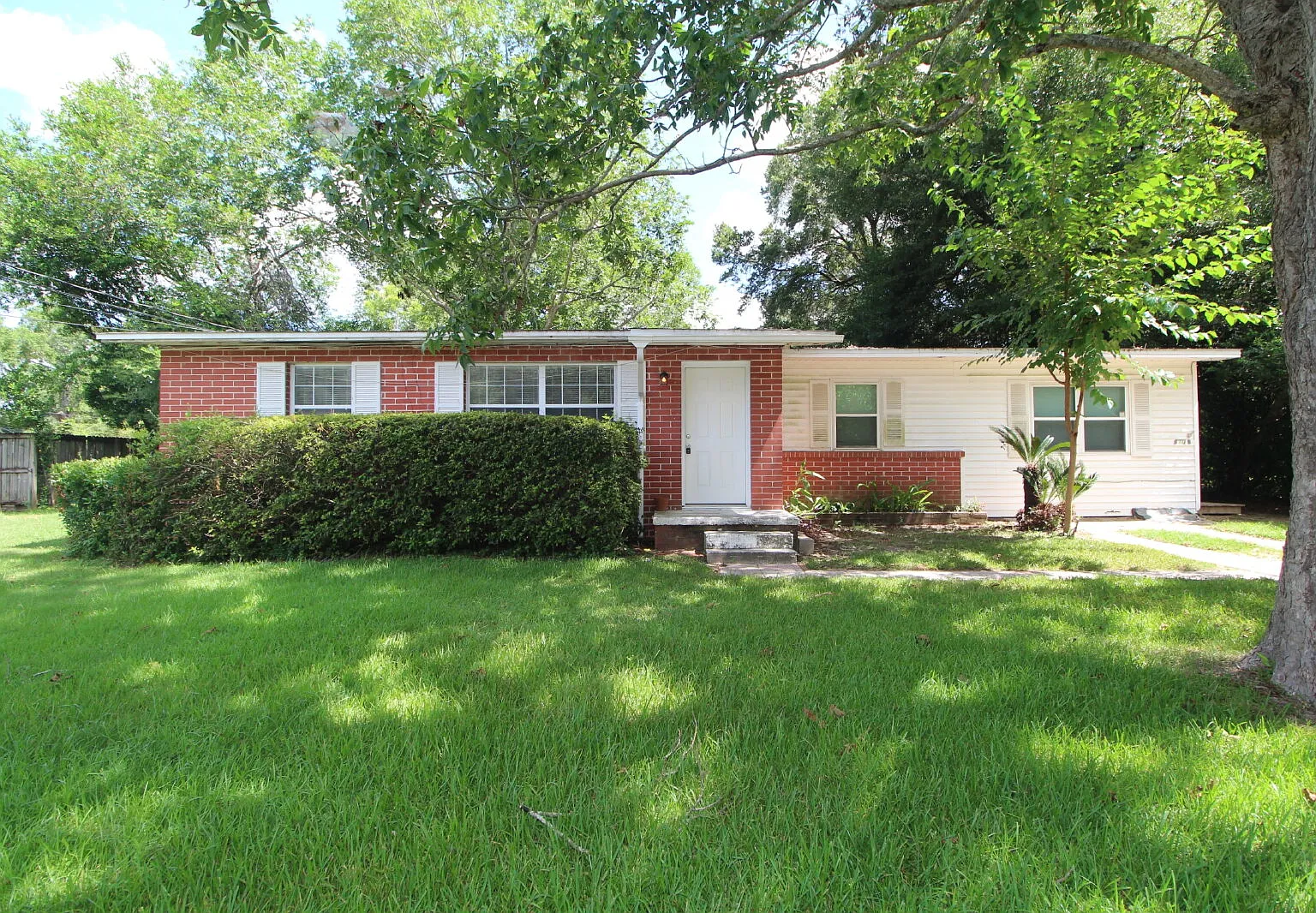 2 bed, 1.0 bath, 962 sqft, $1,125 — Photo 1