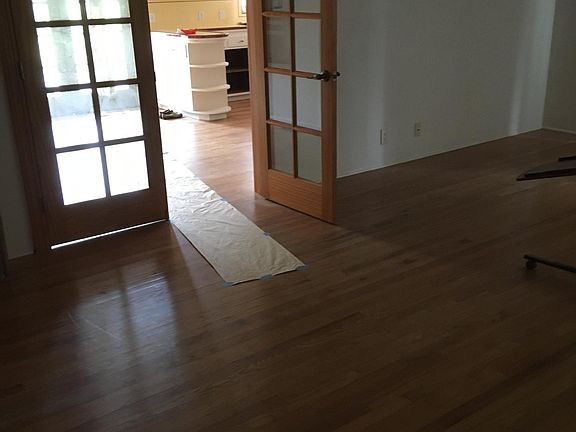 3rd image of 121 Catalpa Ln