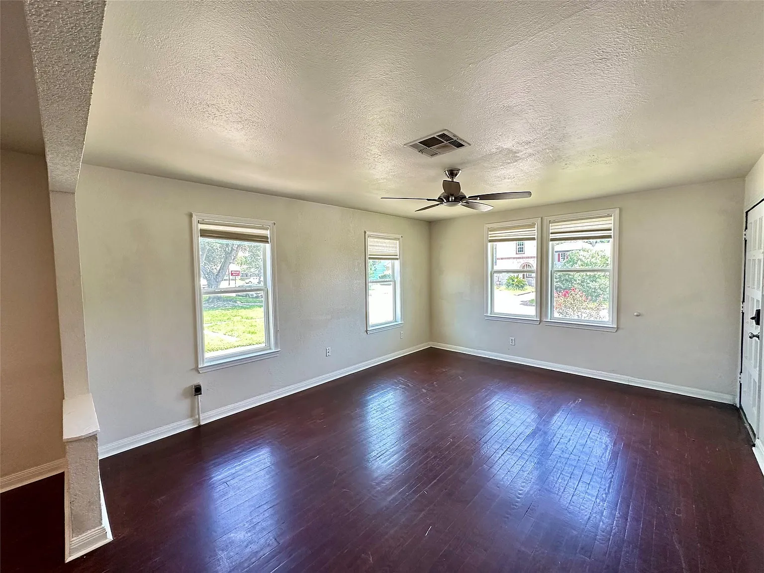 3 bed, 3.0 bath, 1432 sqft, $1,800 — Photo 4