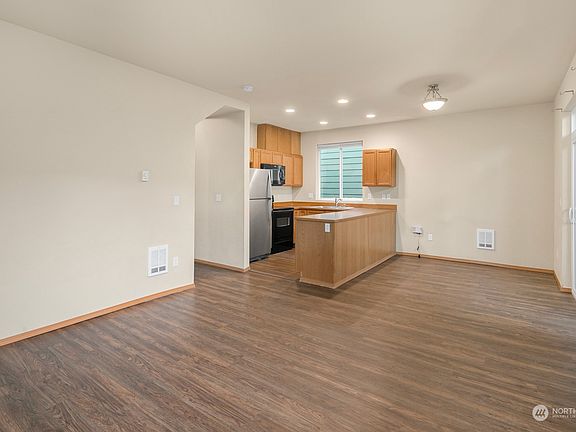 5th image of 1119 139 Place SW #1